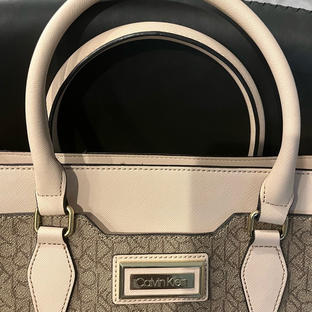 Calvin Klein purse NWOT. - Picture 4 of 8